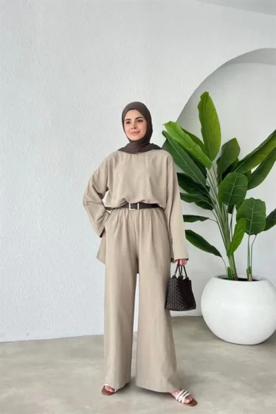 طقم صيفي بلوزة وبنطال بيج