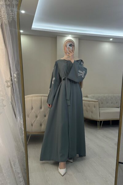 عباية قطعة فيونكة على الاكمام أزرق سماوي