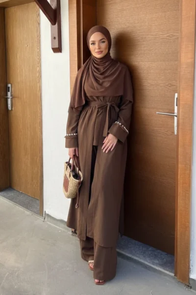 طقم صيفي ثلاث قطع بلمسة صدفة بحرية بني