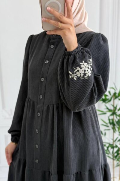 فستان رونق – فستان طويل قماش تشانيل بتطريز أنيق | سكني