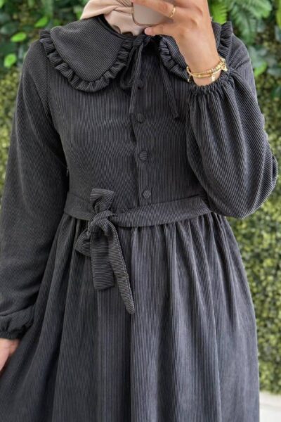 فستان رقة – فستان طويل بتصميم أنثوي وياقة أنيقة | سكني