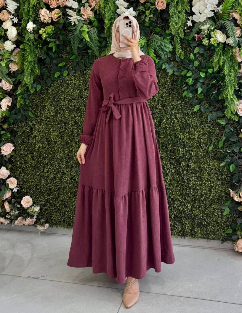 فستان رقة – فستان طويل بتصميم أنثوي وياقة أنيقة | بوردو