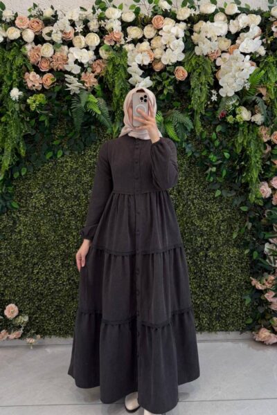 فستان أريج – فستان طويل بتفاصيل ناعمة وتصميم أنيق | سكني