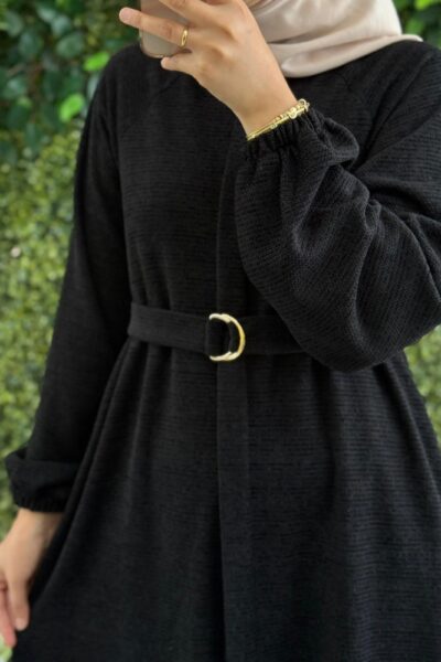 فستان ياقوت – فستان طويل بحزام أنيق وقماش فاخر | أسود