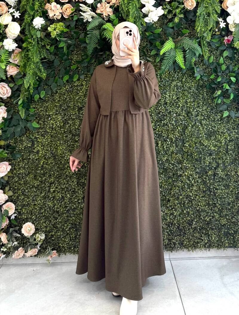 فستان لمار بتطريز الياقة والأكمام (ربيعي) | زيتي