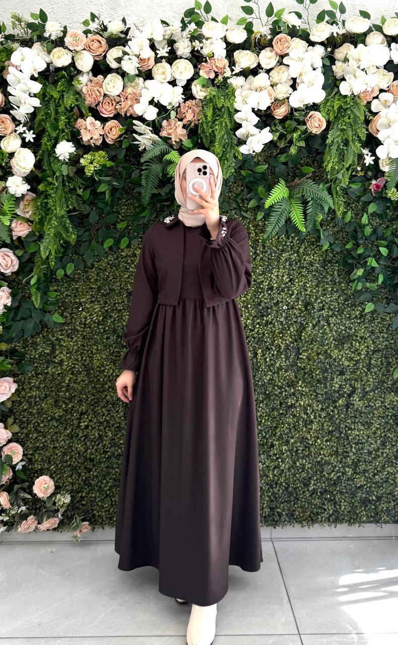 فستان لمار المميز بتطريز الياقة والأكمام | بني - الصورة 2