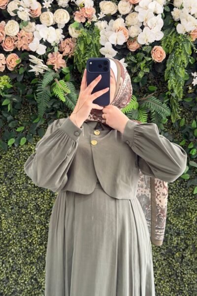 فستان تالا قطعتين راقي بأزرار ذهبية | أخضر