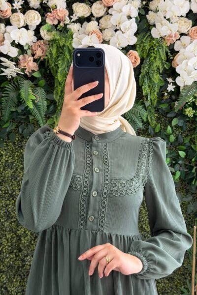 فستان أسيل بلمسة دانتيل مميزة وحزام | أخضر