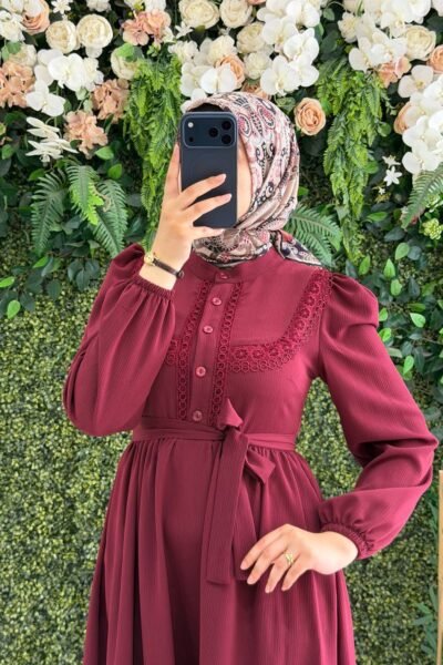 فستان أسيل بلمسة دانتيل مميزة وحزام | خمري