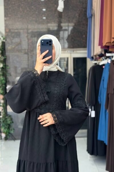 فستان يافا بلمسة دانتيل مميزة | أسود
